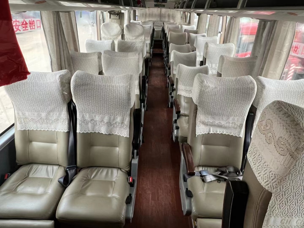 Euro 4 emissie 49 zitplaatsen gebruikte Yutong bussen anderhalf laag tweedehands busvervoer