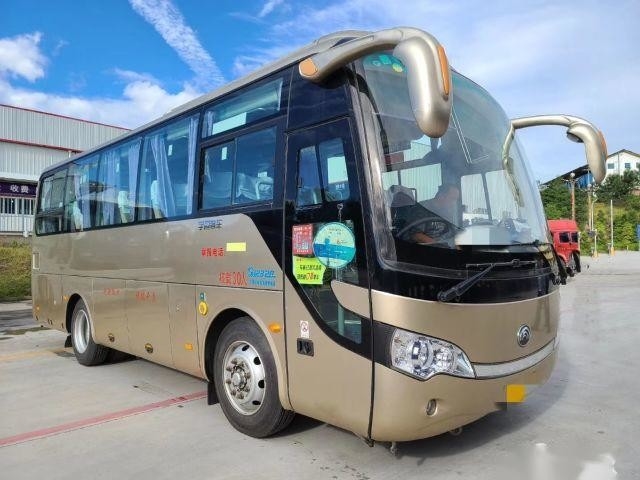 Tweedehands Youtong Coach Bus ZK6808 Linksrijden 30 zitplaatsen Leaf Spring Gebruik in Afrika
