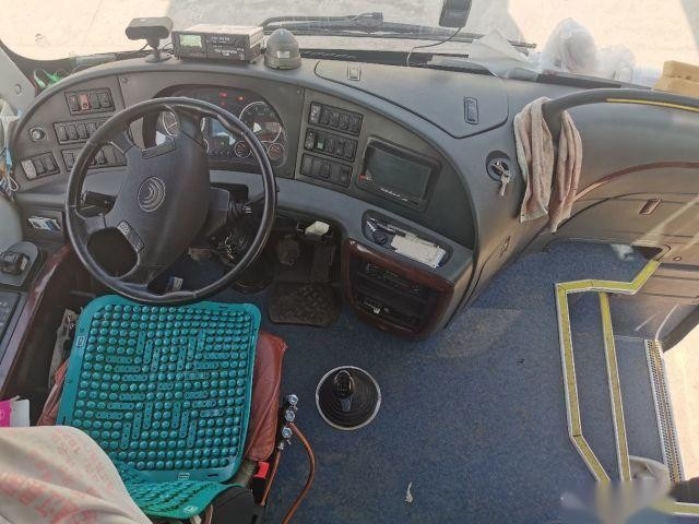 Tweedehands Youtong Coach Bus ZK6808 Linksrijden 30 zitplaatsen Leaf Spring Gebruik in Afrika