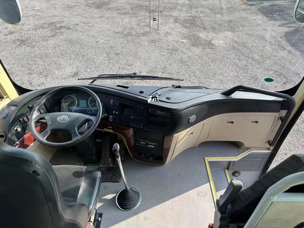 Gebruikte passagiers en reizen 2015 Jaar 39 zitplaatsen YUTONG Bus ZK6876 Leaf Spring Gebruik op slechte weg