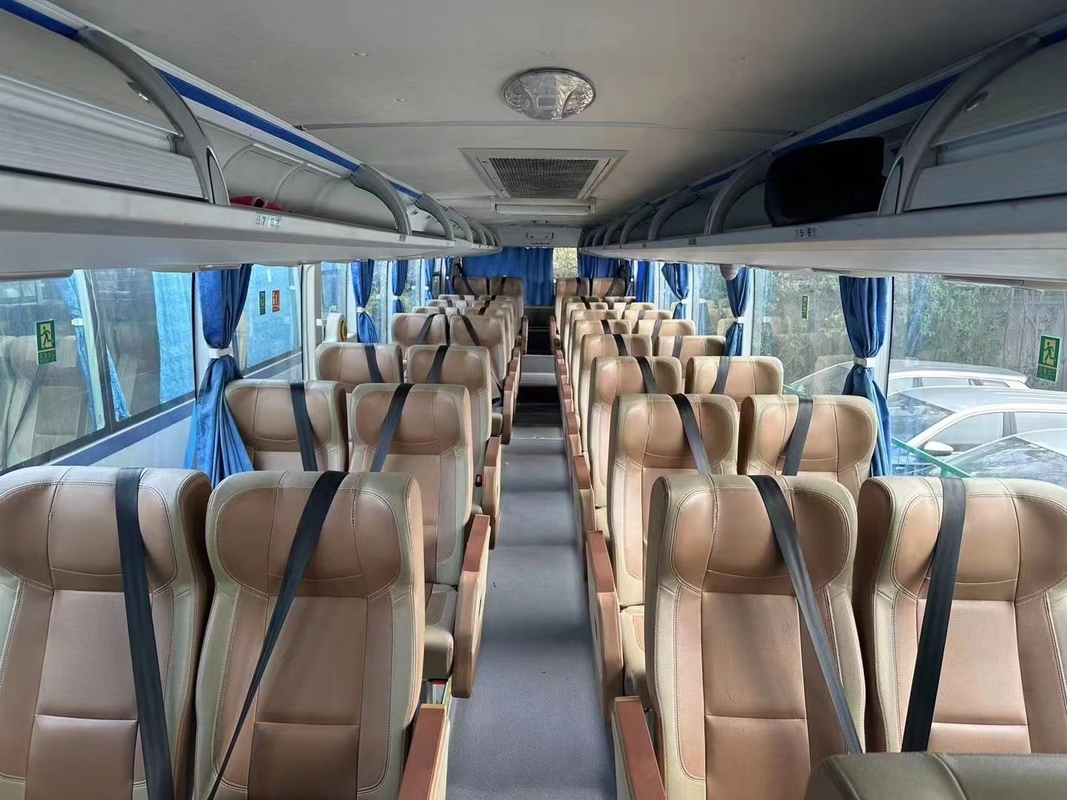68 zitplaatsen 2013 Jaar Diesel Gebruikte autocar BusZK6122H Met A / C uitgerust met Euro III emissie standaard