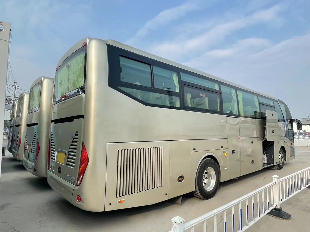 LCK6126 Zhongtong Gebruikte passagiersbus 54 zitplaatsen Dubbele deuren Luxe bus met grote capaciteit