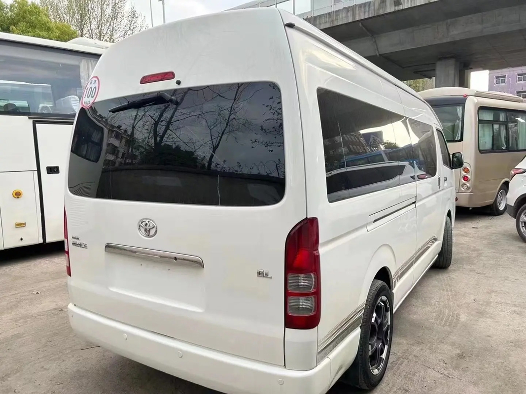 Hiace 13 zitplaatsen 4 deuren voorwielaandrijving benzinemotor Comfort en ongevalvrij tweedehands minibus