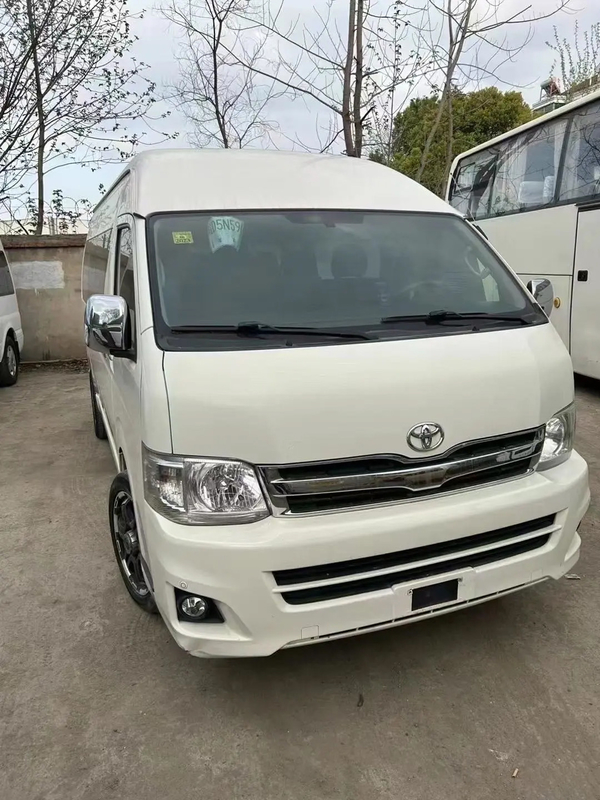 Hiace 13 zitplaatsen 4 deuren voorwielaandrijving benzinemotor Comfort en ongevalvrij tweedehands minibus