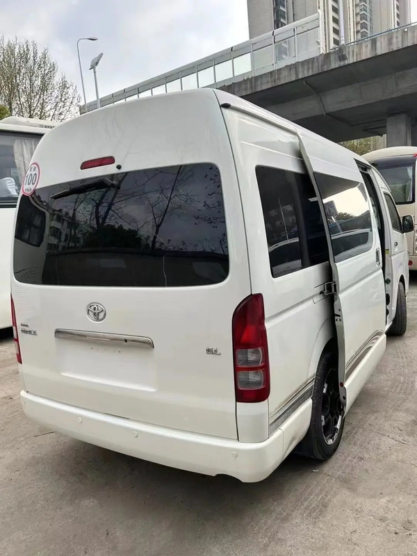 Hiace 13 zitplaatsen 4 deuren voorwielaandrijving benzinemotor Comfort en ongevalvrij tweedehands minibus