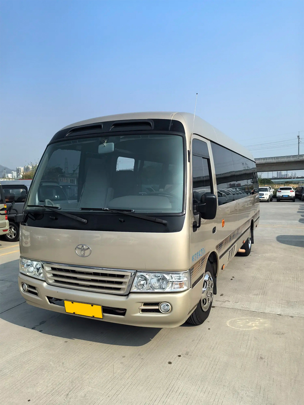 Toyota Coaster 20 zitplaatsen Elektrische Chinese-deur China IV Champagne Gold Middelgrote Business Bus