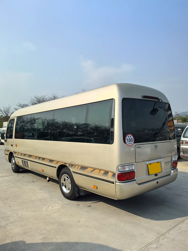 Toyota Coaster 20 zitplaatsen Elektrische Chinese-deur China IV Champagne Gold Middelgrote Business Bus