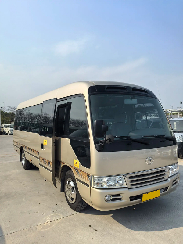 Toyota Coaster 20 zitplaatsen Elektrische Chinese-deur China IV Champagne Gold Middelgrote Business Bus