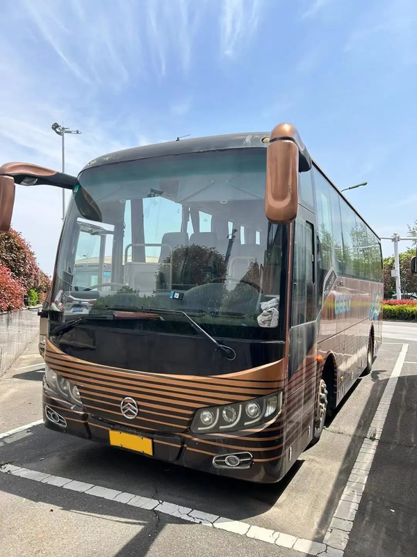 Tweedehands luxe bus 39 zitplaatsen Gouden kleur Euro 4 Yuchai motor Gouden Dragon Bus XML6907