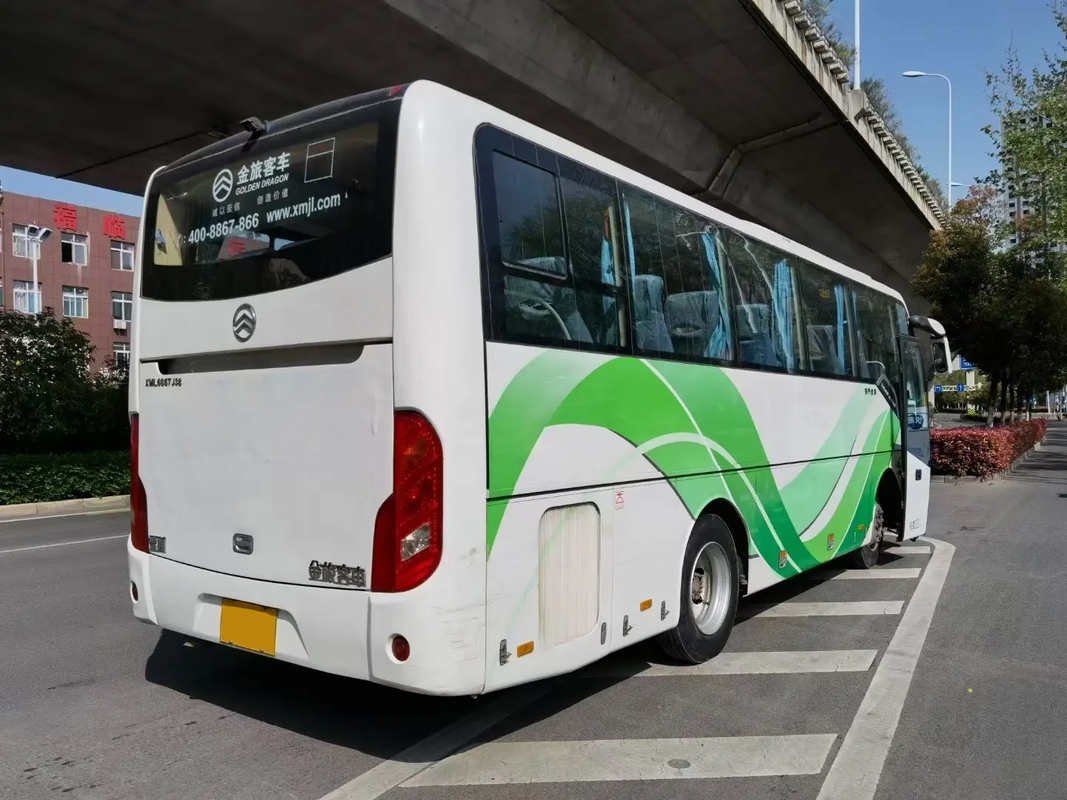 XML6857 33 zitplaatsen witte dieselmotor met één deur en airconditioning tweedehands bus