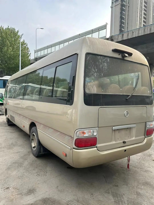 XML6770 28 zitplaatsen 7,7 meter Golden Dragon tweedehands middelgrote bus Champagne Gold Front Engine