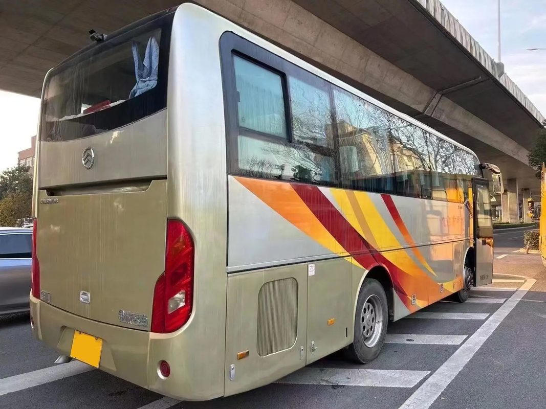 41 zitplaatsen goede airconditioning, achterin dieselmotor, luxe en comfort gebruikte passagiersbus