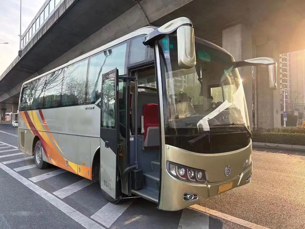 41 zitplaatsen goede airconditioning, achterin dieselmotor, luxe en comfort gebruikte passagiersbus