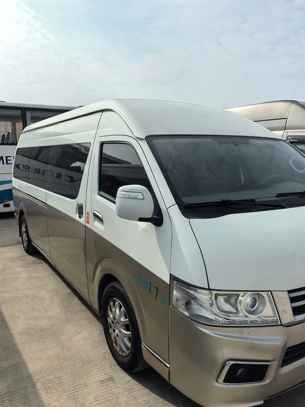 Gebruikte Mini Coach 2017 Jaar 19 zitplaatsen Olie motor Externe schommeldeur Jinlong Hiace