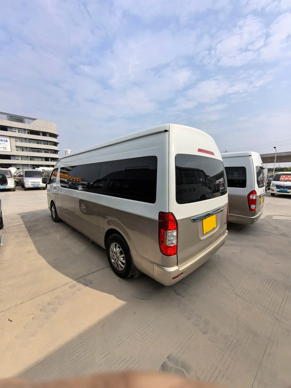 Gebruikte Mini Coach 2017 Jaar 19 zitplaatsen Olie motor Externe schommeldeur Jinlong Hiace
