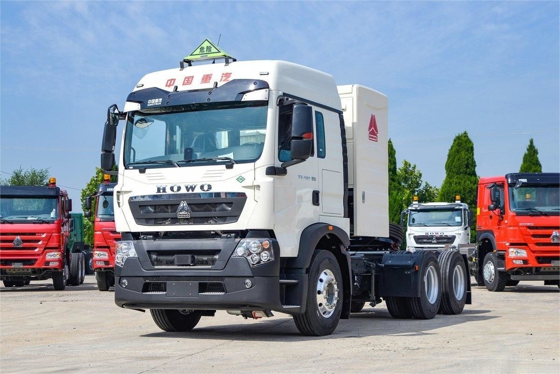 HOWO Zware vrachtwagen 460 pk 6x4 CNG Gevaarlijke goederen Tractor Nationale VI Achterwiel
