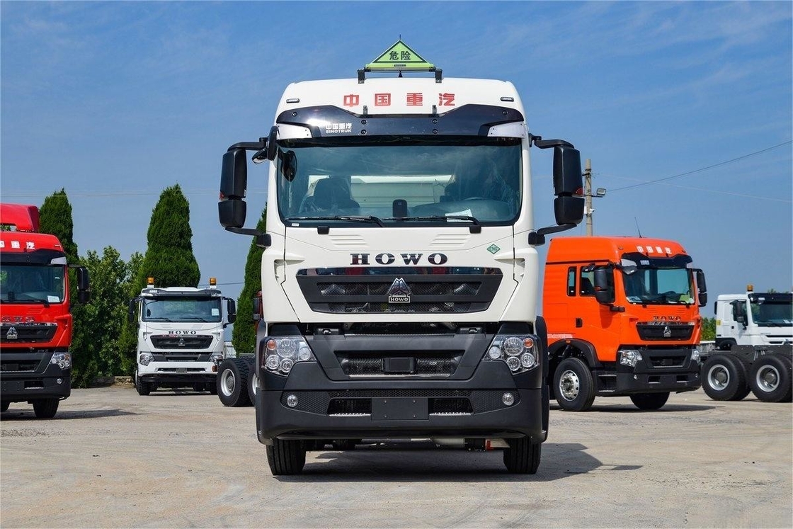 HOWO Zware vrachtwagen 460 pk 6x4 CNG Gevaarlijke goederen Tractor Nationale VI Achterwiel