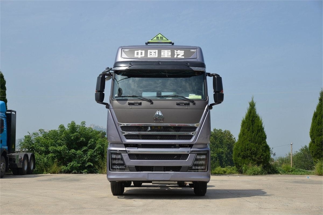 HOWO TH7 Truck 430HP 4X2 AMT Automatische gevaarlijke goederen tractor Fairing zijdelingse stroompaneel