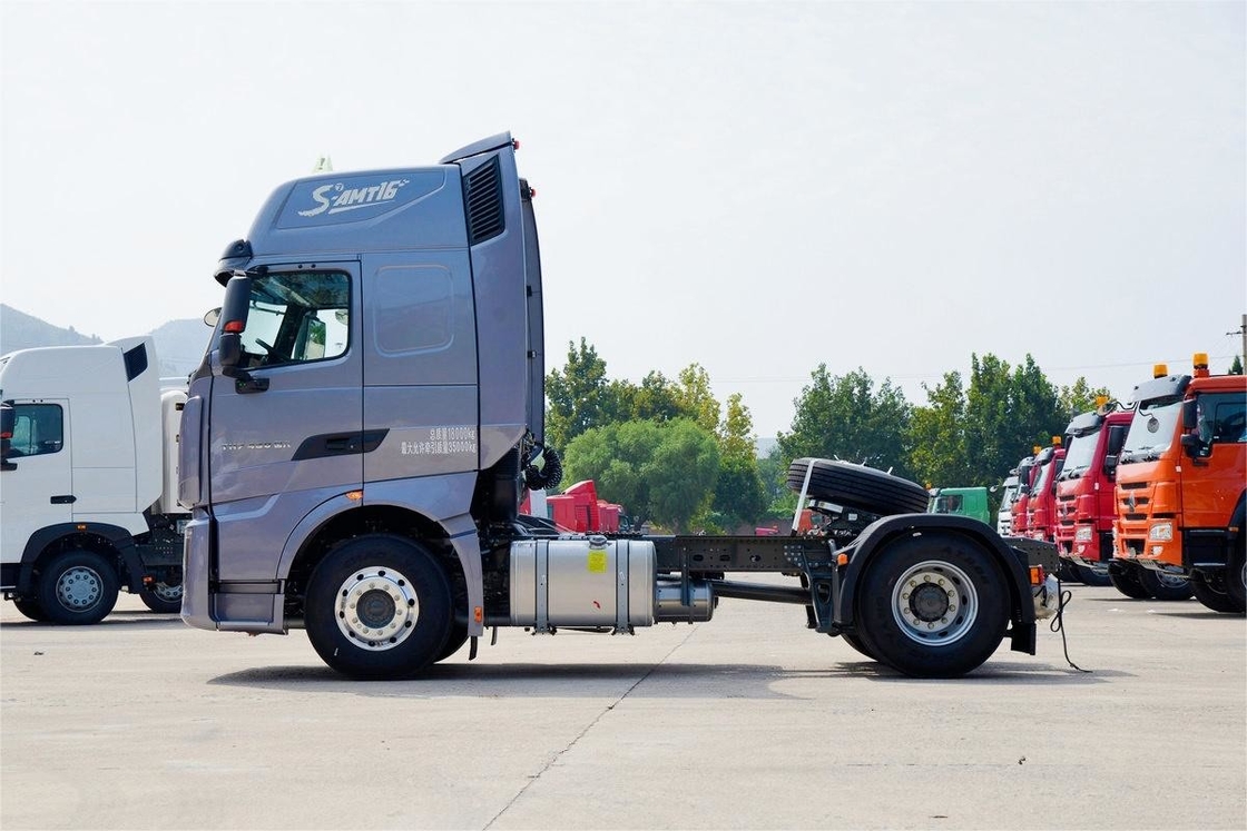 HOWO TH7 Truck 430HP 4X2 AMT Automatische gevaarlijke goederen tractor Fairing zijdelingse stroompaneel