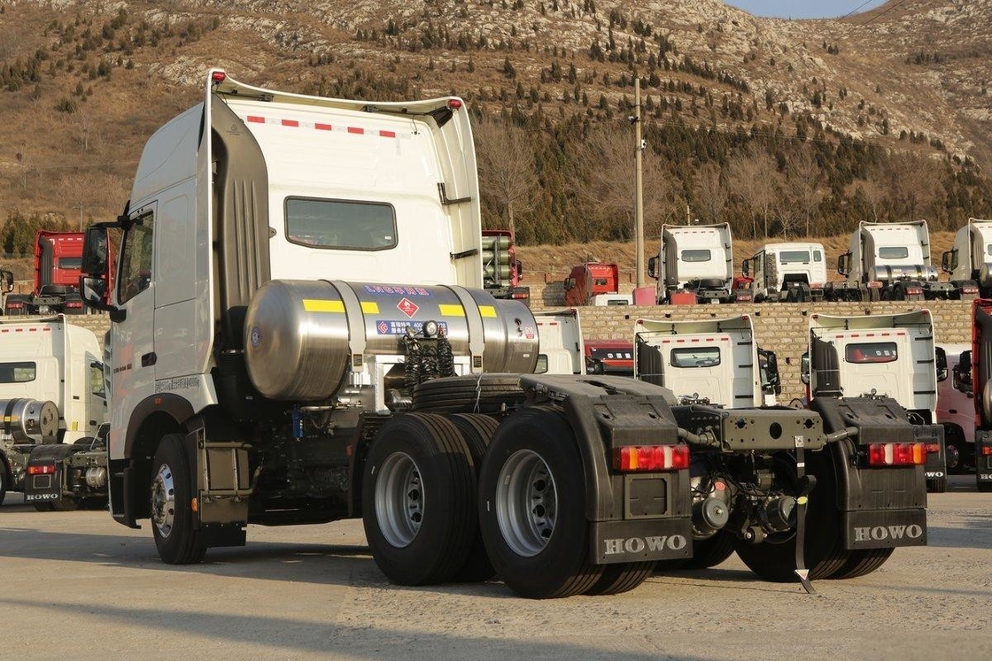 HOWO zware vrachtwagen deflector zijdelande windschaal 440 pk 6x4 LNG nationale VI tractor (13T achteras)