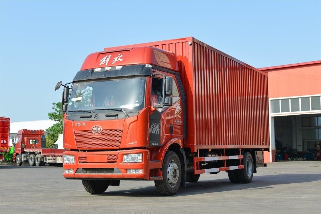 FAW J6L Single Axle Jiefang Medium Truck 240HP 4X2 8-Speed 6.8m Van Truck Side Door