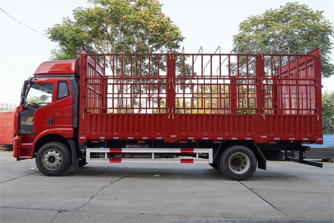 FAW Jiefang Truck Eén rij en een halve stoel 260 pk 8-versnellings diesel 4x2 6,75 meter hek Truck