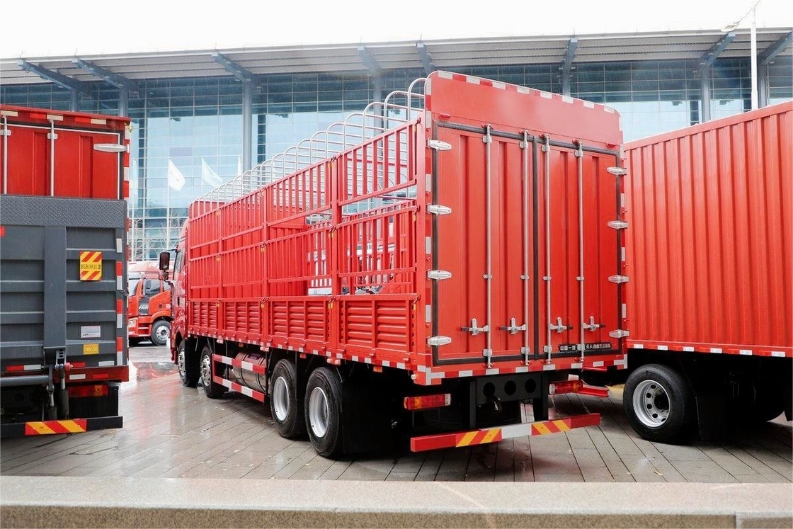Jiefang Medium Truck Zonnedak Airconditioning 12-Snelheid 510 HP 8X4 9,4m LNG Fence Truck