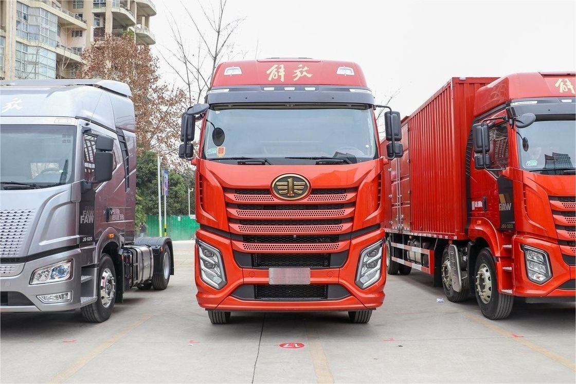 FAW Jiefang Fence Truck Grote rij Halve stoel 560HP 8X4 9,4m AMT Automatische transmissie