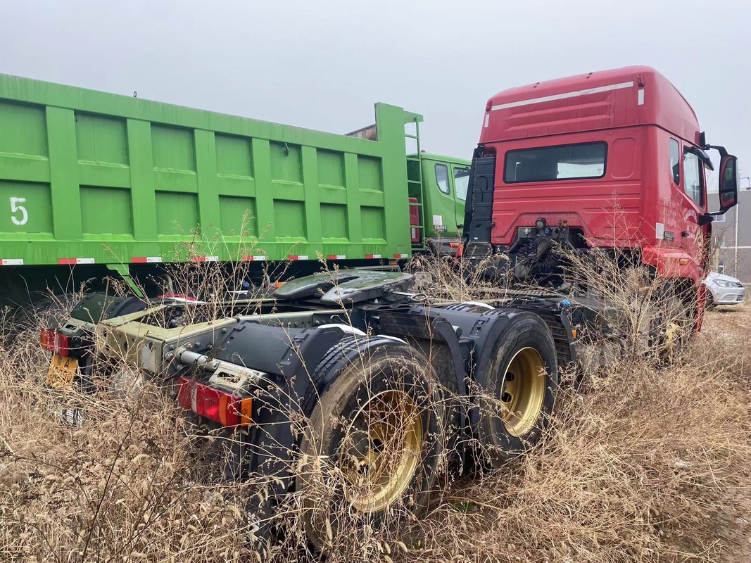 Sino Truck Leaf Spring Weichai 440 pk sterke motor Hohan trekkerkop 6 * 4 hoog dak met A / C
