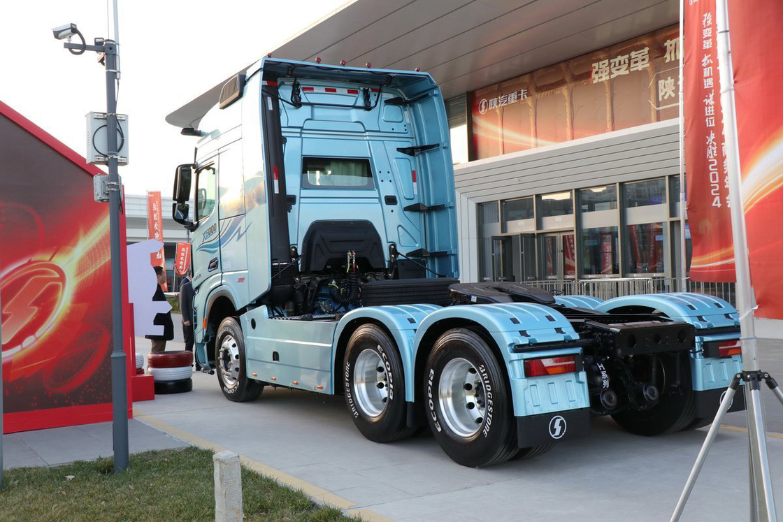 Shacman Tractor Truck Conditioner Hoog dak bovenste zijkant bekleding 840HP 6X4 AMT Hydraulische buffer