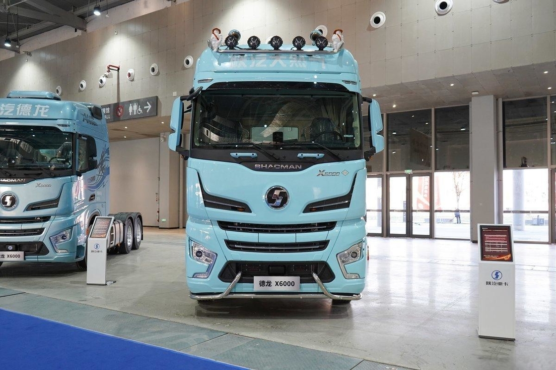 Shacman X6000 Tractor Truck Diesel 700 Hp 6X4 LNG AMT Hoog dak Eén rij en halve stoelen
