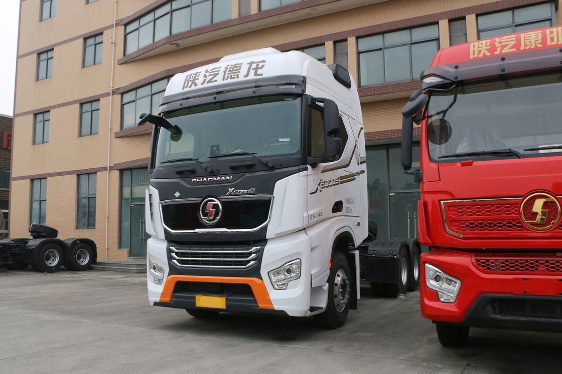 Shacman Tractor Truck X5000S Eenrijzende halve stoel 560 pk 12-versnelling 6X4 LNG-tractor