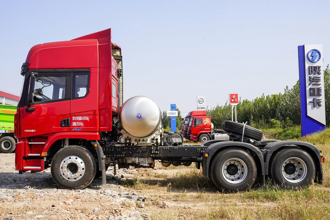 Shacman Tractor Truck Euro 6 Achterste dubbele as Achterste achtwiel 480 pk 6x4 LNG airbag zitplaats