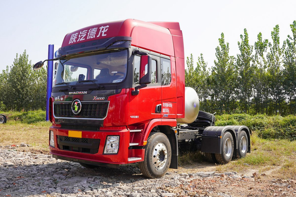 Shacman Tractor Truck Euro 6 Achterste dubbele as Achterste achtwiel 480 pk 6x4 LNG airbag zitplaats