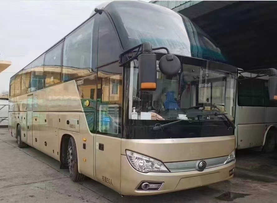 Youtong Bus Luxe Coach 48 zitplaatsen Champagne Yutong ZK6122H VIP Bus Passagier Met A/C