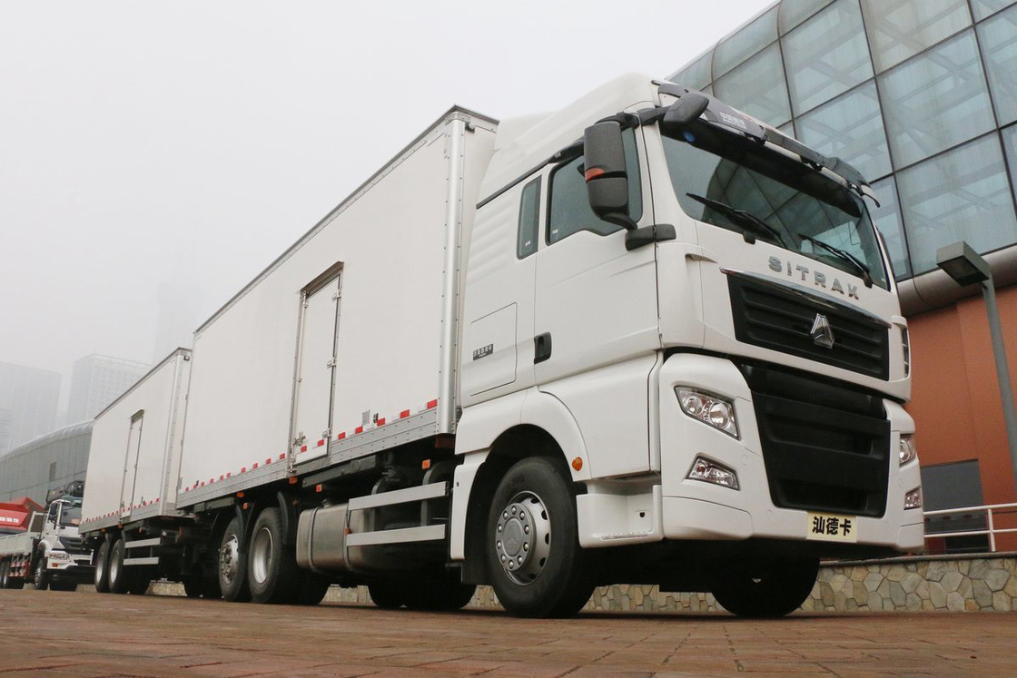 Eén rij van halve stoelen handmatig 16 versnellingen Diesel 480 pk 6 * 2 Middenas afneembare SITRAK bestelwagen