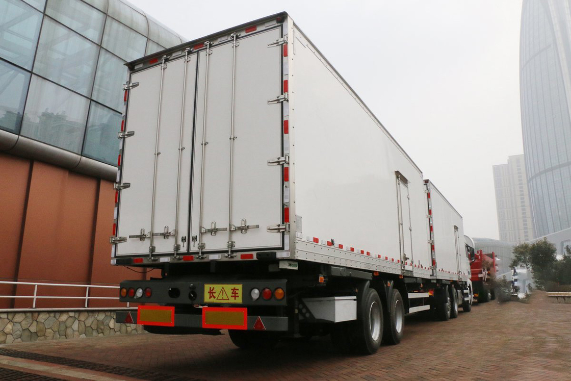 Eén rij van halve stoelen handmatig 16 versnellingen Diesel 480 pk 6 * 2 Middenas afneembare SITRAK bestelwagen