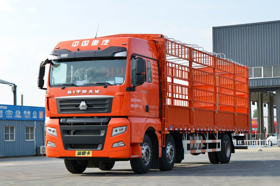 Sinotruk G5 Model 250HP 4X2 6.8m AMT 8-speed deflector en stroomplaat SITRAK hek vrachtwagen