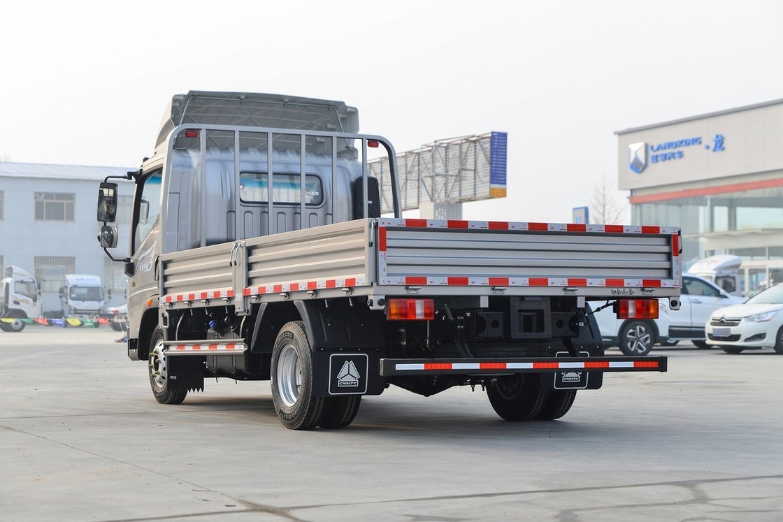 Sinotruk Howo lichte vrachtwagen Titan serie 150 pk 4,15m Single Row hek zilveren lichaam Single Row stoelen