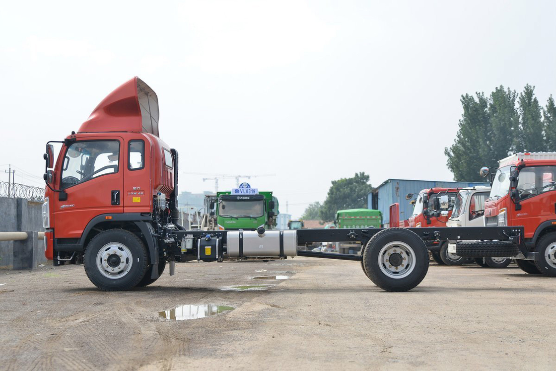 Sinotruk High Roof Deflector 190hp Howo Truck Chassis kan worden geïnstalleerd met 5.75m Fence Truck
