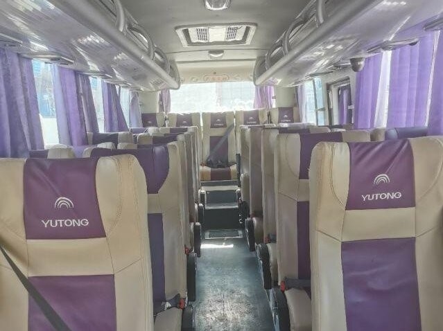 Tweedehands Youtong Coach Bus ZK6808 Linksrijden 30 zitplaatsen Leaf Spring Gebruik in Afrika