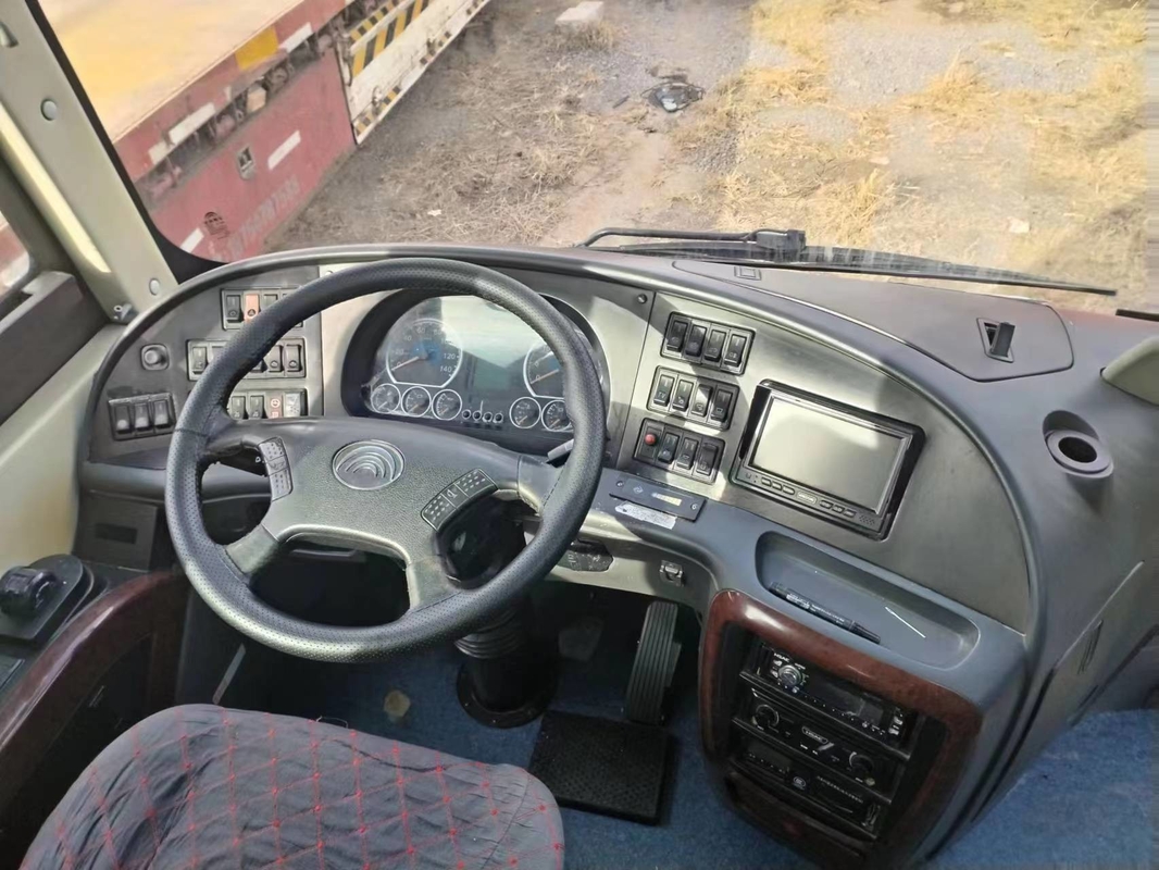 39 zitplaatsen YUTONG Bus ZK6888 Gebruikte Diesel Bus Tweede Hand Coach Euro III Emissie Bagagerek