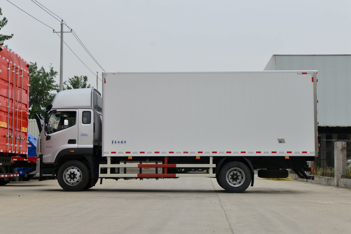 Foton BJ5186 245HP 4X2 Single Axle 6.6m Double Door White Cargo Box Koelbus