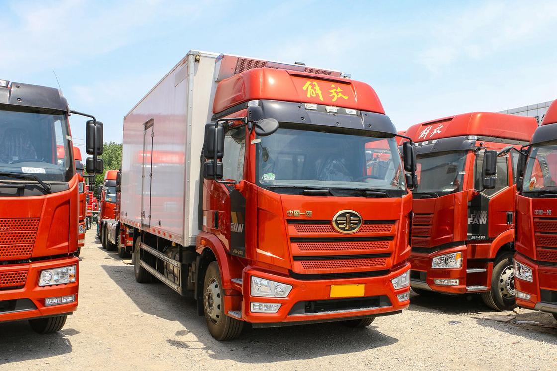 FAW Jiefang CA5180 J6L Koeltruck Diesel 240HP 4X2 6m Cargo Box Dubbele zijde deuren En Single zijde deuren