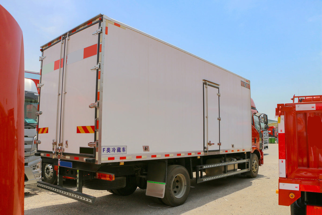 FAW Jiefang CA5180 J6L Koeltruck Diesel 240HP 4X2 6m Cargo Box Dubbele zijde deuren En Single zijde deuren