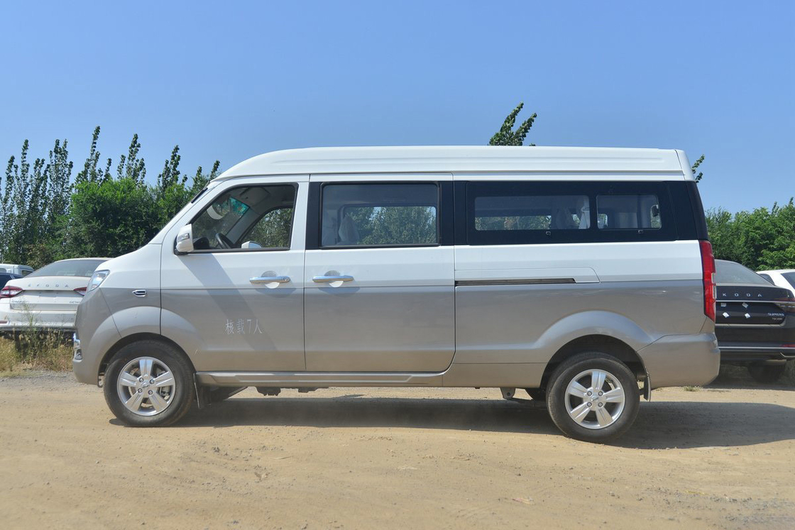 Jinbei New Hiace X30L 2023 Super Edition 102HP 1.5L Benzine 6-7 zitplaatsen Microvan (met airconditioning)
