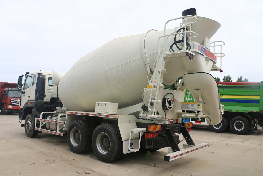 Sinotruk Haohan N7G Flat Top Halve rij Zittingen 380 pk Automatische airconditioning 6X4 Betonmixer Truck