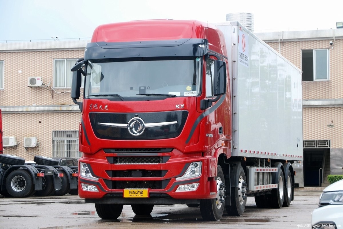 Dongfeng DFH5310 Diesel 14 Gear 465 pk Halve rij hoog dak 8X4 9,4m AMT Automatische koeltruck