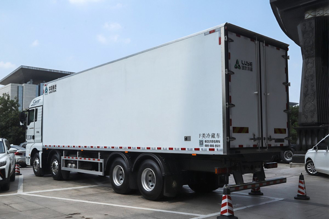SITRAK ZZ5326 G7S Diesel 16-speed 490HP 8X4 9,45m AMT Automatische Sinotruk koeltruck
