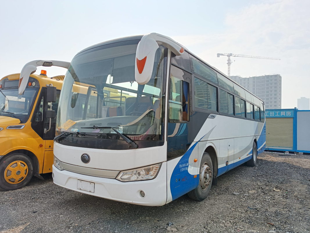 Busgebruik In Afrika Youngtong ZK6115 Dubbele deur Schuifvenster 47 zitplaatsen Dieselmotor A/C
